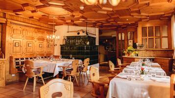 Daily buffet breakfast (CHF 16 per person)