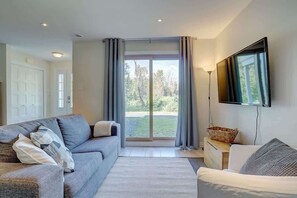 Televisión y chimenea 