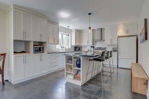 Fridge, microwave, oven, stovetop - Access to Lake Memphremagog - Spa - Constellation (Canton de Stanstead)