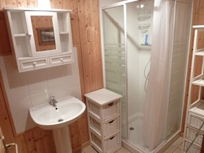 Hair dryer - 3-star chalet with large terrace in lush setting (Le Biot)