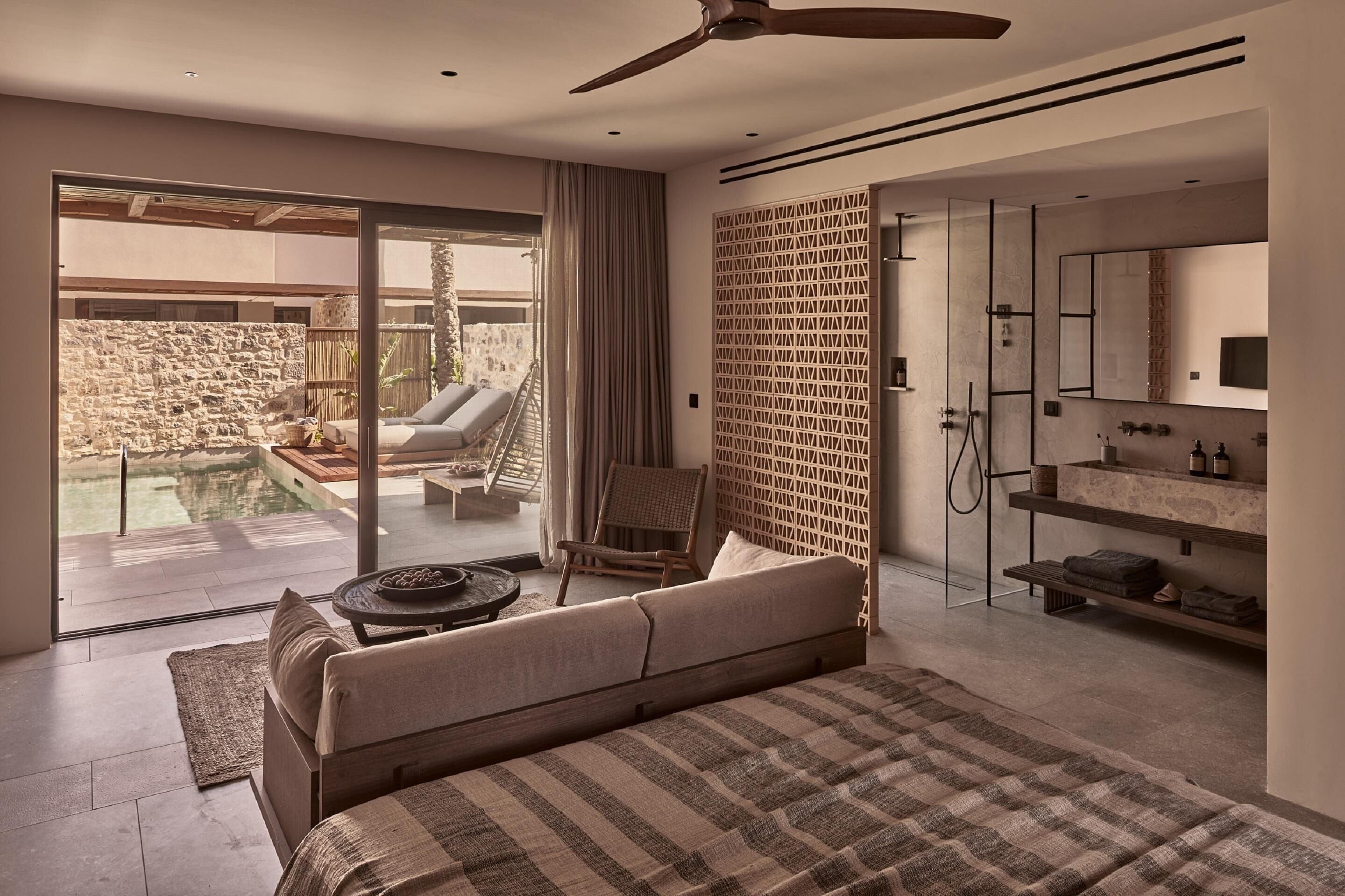 Premium Private Pool Suite | Hochwertige Bettwaren, Daunenbettdecken