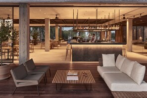 Bar en bord de piscine