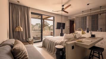 Grand Junior Suite with Jacuzzi | Literie de qualité supérieure, couette en duvet d'oie