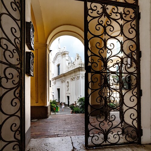 Qasar Luxury Suite in Capri's Piazzetta