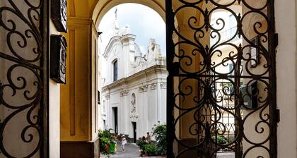 Qasar Luxury Suite in Capri's Piazzetta