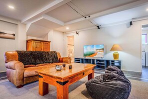 TV, fireplace - Hilton Retreat | Lynmore Location with Spa Pool (Rotorua)