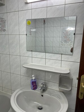 Combined shower/bathtub, soap