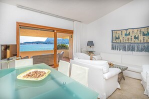 家庭別墅, 多間臥室, 2 間浴室, 面海 (Villa Oleandri 50m From Seashore) | 起居區 | 電視、音響