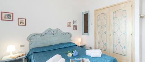 Villa Familiale, plusieurs chambres, 2 salles de bains, vue mer (Villa Oleandri 50m From Seashore)