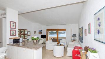 Villa Familiale, plusieurs chambres, 2 salles de bains, vue mer (Villa Oleandri 50m From Seashore) | Intérieur