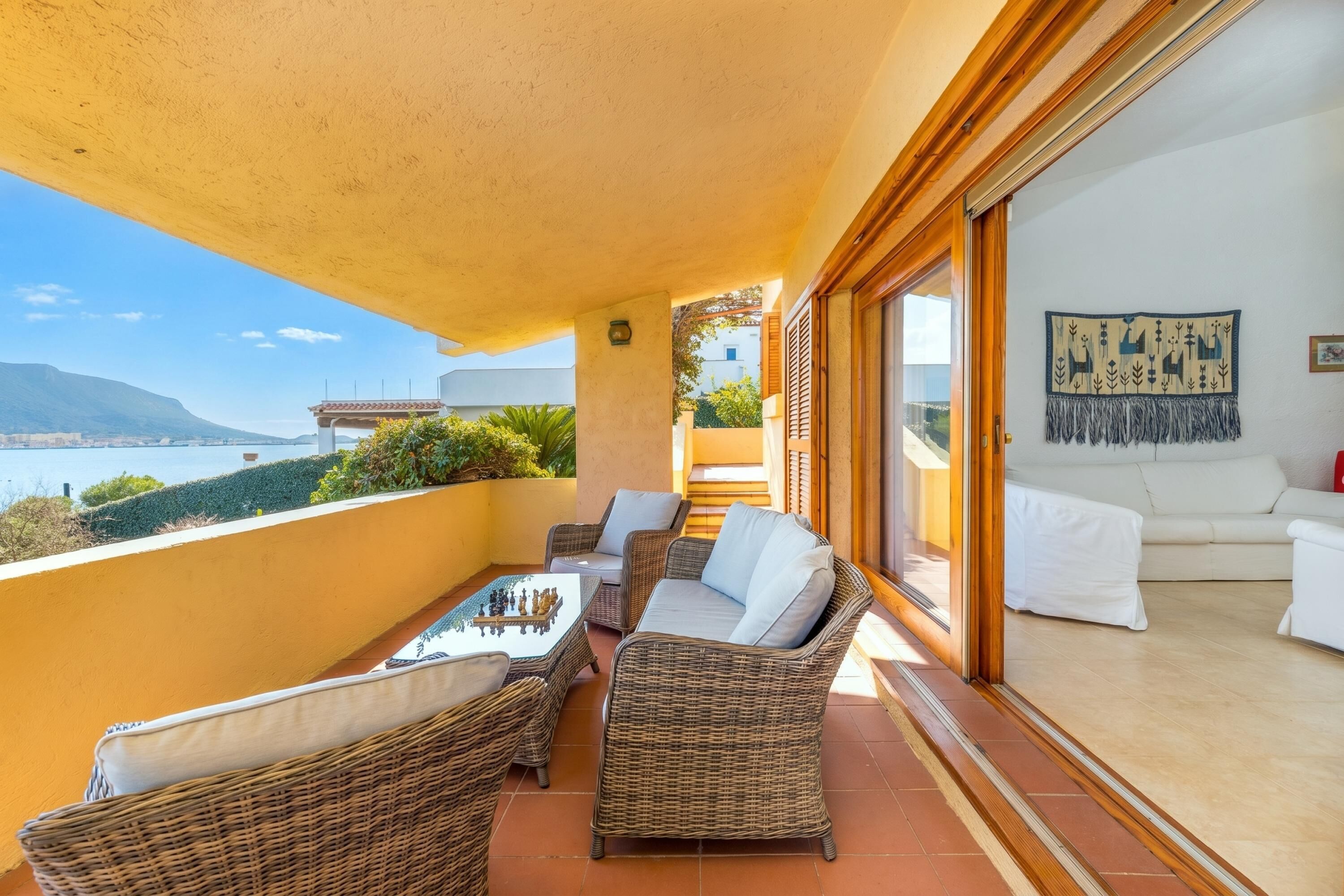 Villa Familiale, plusieurs chambres, 2 salles de bains, vue mer (Villa Oleandri 50m From Seashore) | Terrasse/Patio