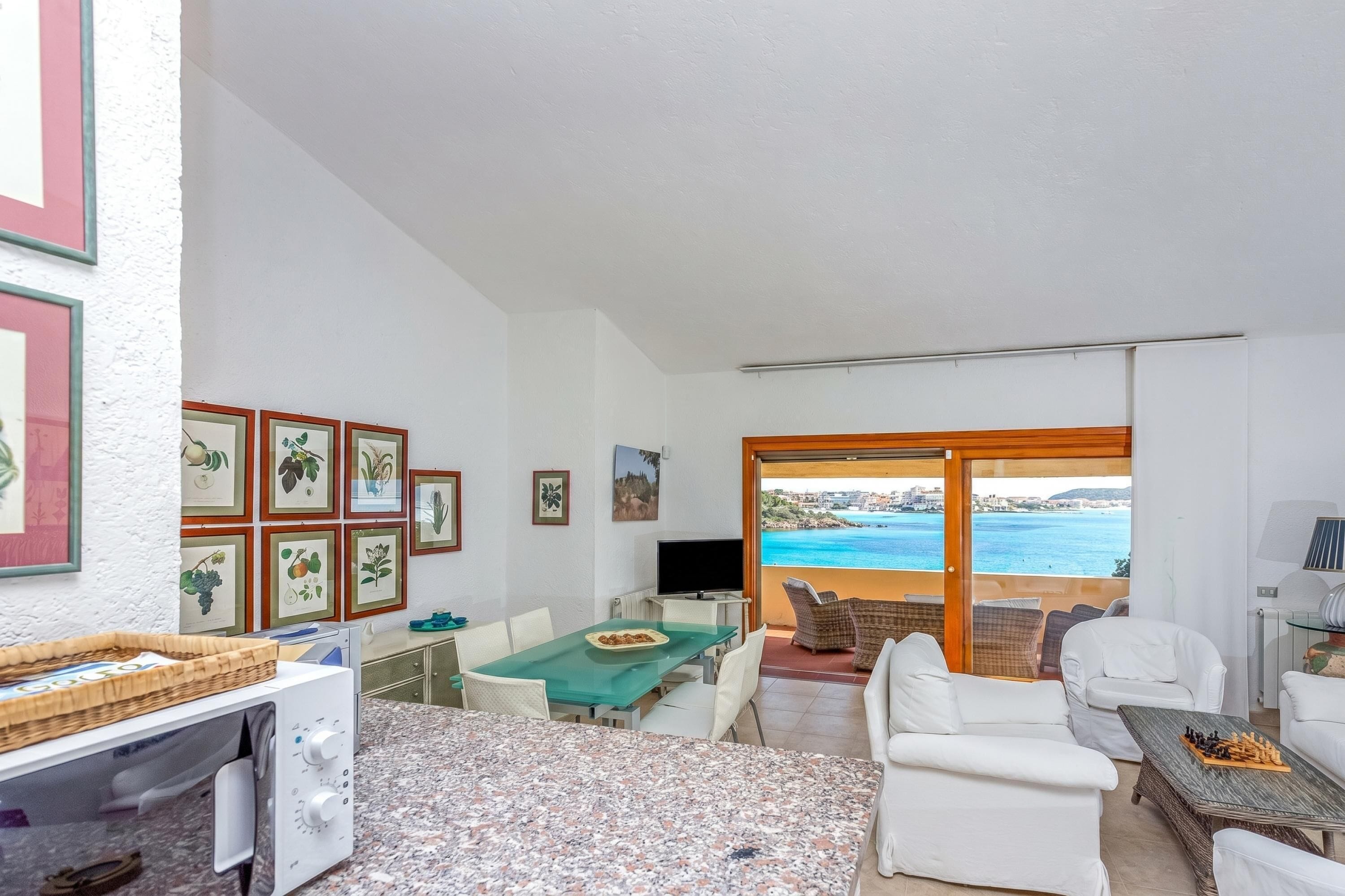 Biệt thự dành cho gia đình, nhiều phòng ngủ, 2 phòng tắm (Villa Oleandri 50m From Seashore) | Khu ăn uống