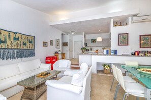 Villa familiar, varias habitaciones, 2 baños, frente al mar (Villa Oleandri 50m From Seashore) | Restaurantes