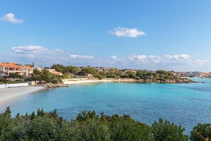 Familjevilla - flera sovrum - 2 badrum - mot havet (Villa Oleandri 50m From Seashore) | Exteriör