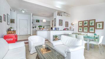 Family Villa, 3 Bedrooms, 2 Bathrooms, Sea Facing (Villa Oleandri 50m From Seashore) | Living area | TV, stereo