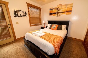 3 bedrooms, desk, iron/ironing board, free WiFi