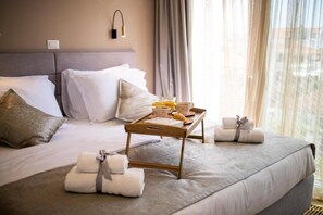 Presidential Apartment, 3 Bedrooms, Pool Access, Sea View | 3 bedrooms, premium bedding, memory-foam beds, in-room safe