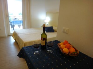 1 Schlafzimmer, Schreibtisch, Bügeleisen/Bügelbrett, kostenloses WLAN