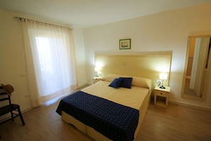 1 bedroom, desk, iron/ironing board, free WiFi - Comfort apartment with air conditioning, TV and washing machine in a quiet location (La Ciaccia)