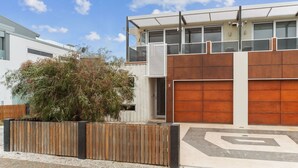 Exterior - Sunset on the Beach, stylish family home near Mornington Peninsula beaches (Rye)