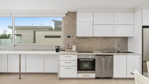 Private kitchen - Sunset on the Beach, stylish family home near Mornington Peninsula beaches (Rye)