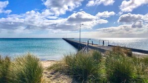 Beach - Sunset on the Beach, stylish family home near Mornington Peninsula beaches (Rye)