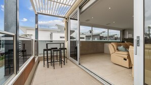 Terrace/patio - Sunset on the Beach, stylish family home near Mornington Peninsula beaches (Rye)