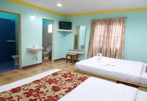 Quadruple Room | Premium bedding, desk, free WiFi, bed sheets