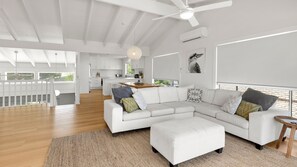 Fernseher, Kamin, Videospiele, Netflix