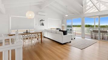 Fernseher, Kamin, Videospiele, Netflix