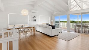 Fernseher, Kamin, Videospiele, Netflix