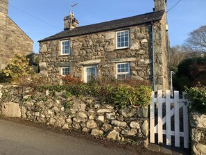 Exterior - Sea View Cottage , Walk to Beach , dog Friendly (Harlech)
