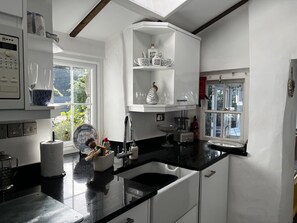Private kitchen - Sea View Cottage , Walk to Beach , dog Friendly (Harlech)
