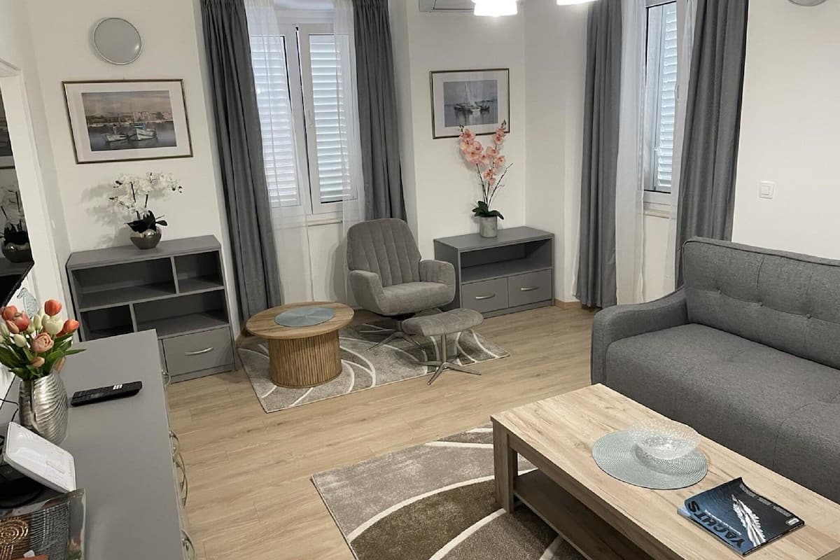 Televisión 25 pulgadas con canales de televisión vía satélite