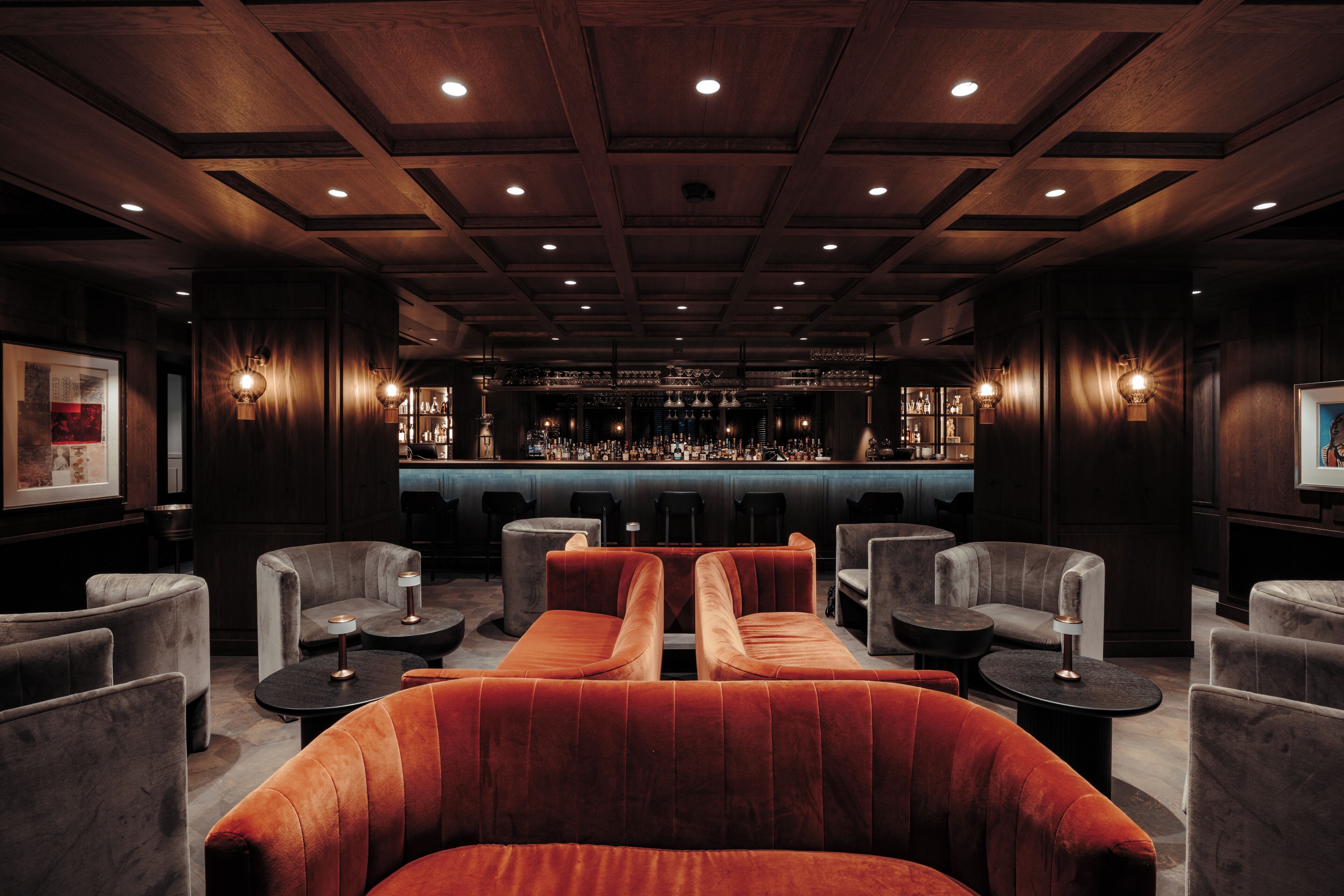 2 bars/lounges, rooftop bar
