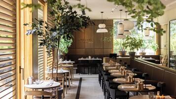 2 Restaurants; Frühstück, Mittagessen und Abendessen werden serviert