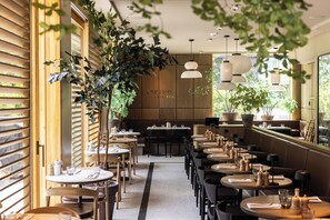 2 Restaurants, Frühstück