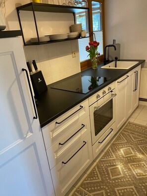 Refrigerador, microondas, horno y parrilla de estufa