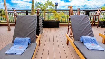 2 outdoor pools