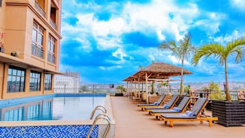 2 outdoor pools