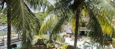 Téléviseur connecté de 32 po avec télévision numérique