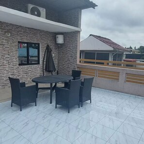 Panoramic Studio Suite | Terrace/patio - Résidence Yélémain (Abidjan)