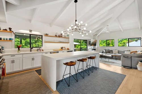 Hale Hanalei 5 Bedroom Home by RedAwning