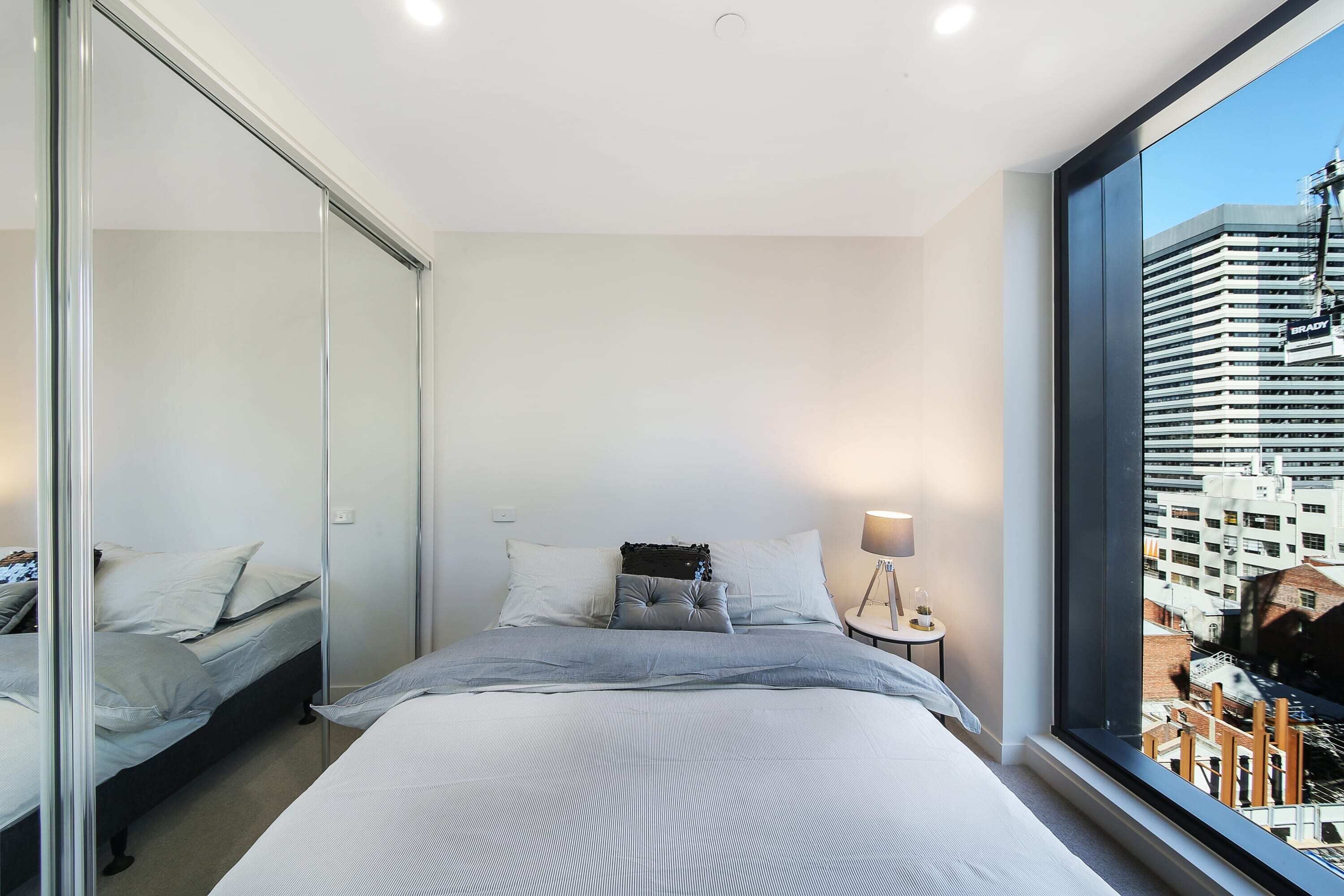 A Cozy & Modern Apt Next to Melbourne Central