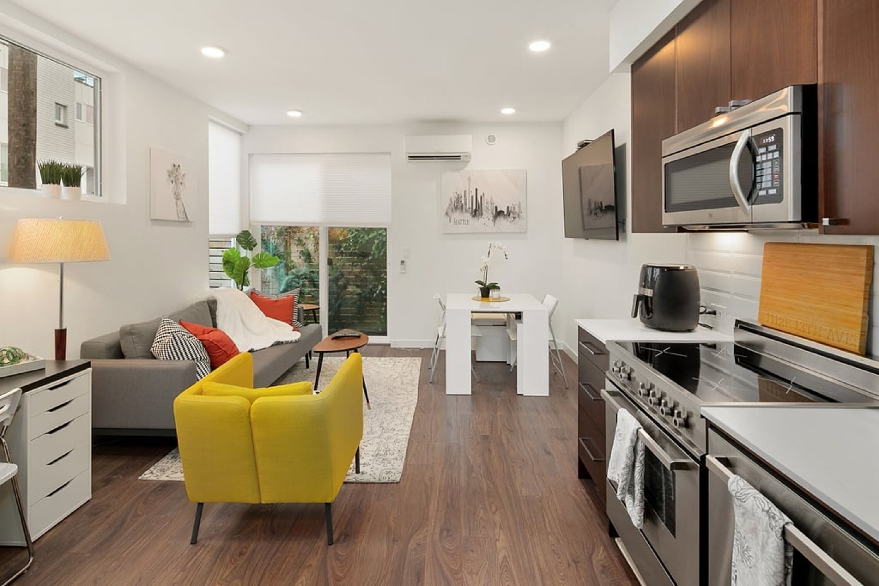 雪櫃、微波爐、焗爐、爐具