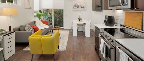 Kühlschrank, Mikrowelle, Ofen, Herdplatte