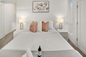 2 室のベッドルーム、アイロン / アイロン台、WiFi (無料)、ベッドシーツ