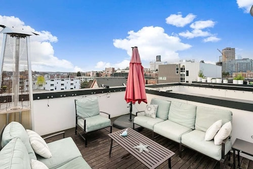 Perch - Centro Guesthouse F: WS 96! Parking, Rooftop Deck & Pet Friendly