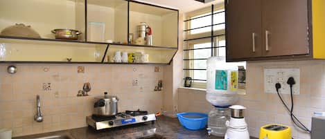 Apartment, 2 Queen Beds | Private kitchen