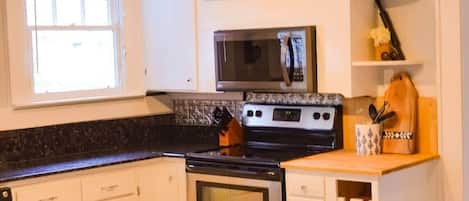 Fridge, microwave, stovetop, dishwasher